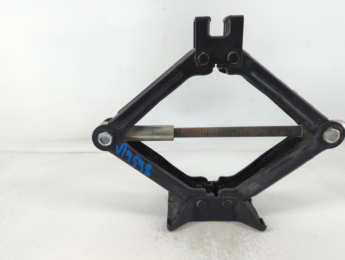 2013 Hyundai Sonata Spare Scissor Car Jack 748784 - Oemusedautoparts1.com