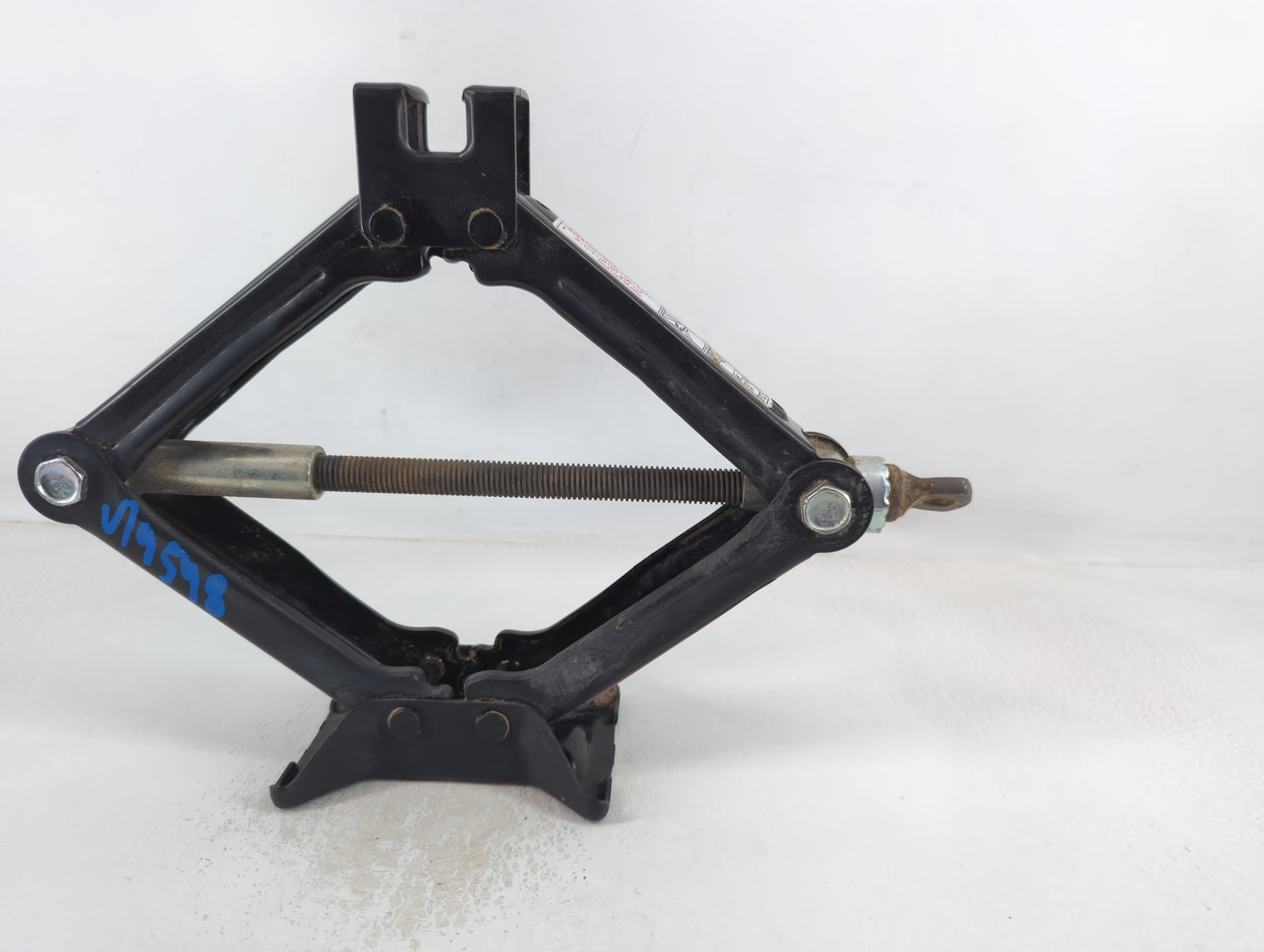 2013 Hyundai Sonata Spare Scissor Car Jack 748784 - Oemusedautoparts1.com