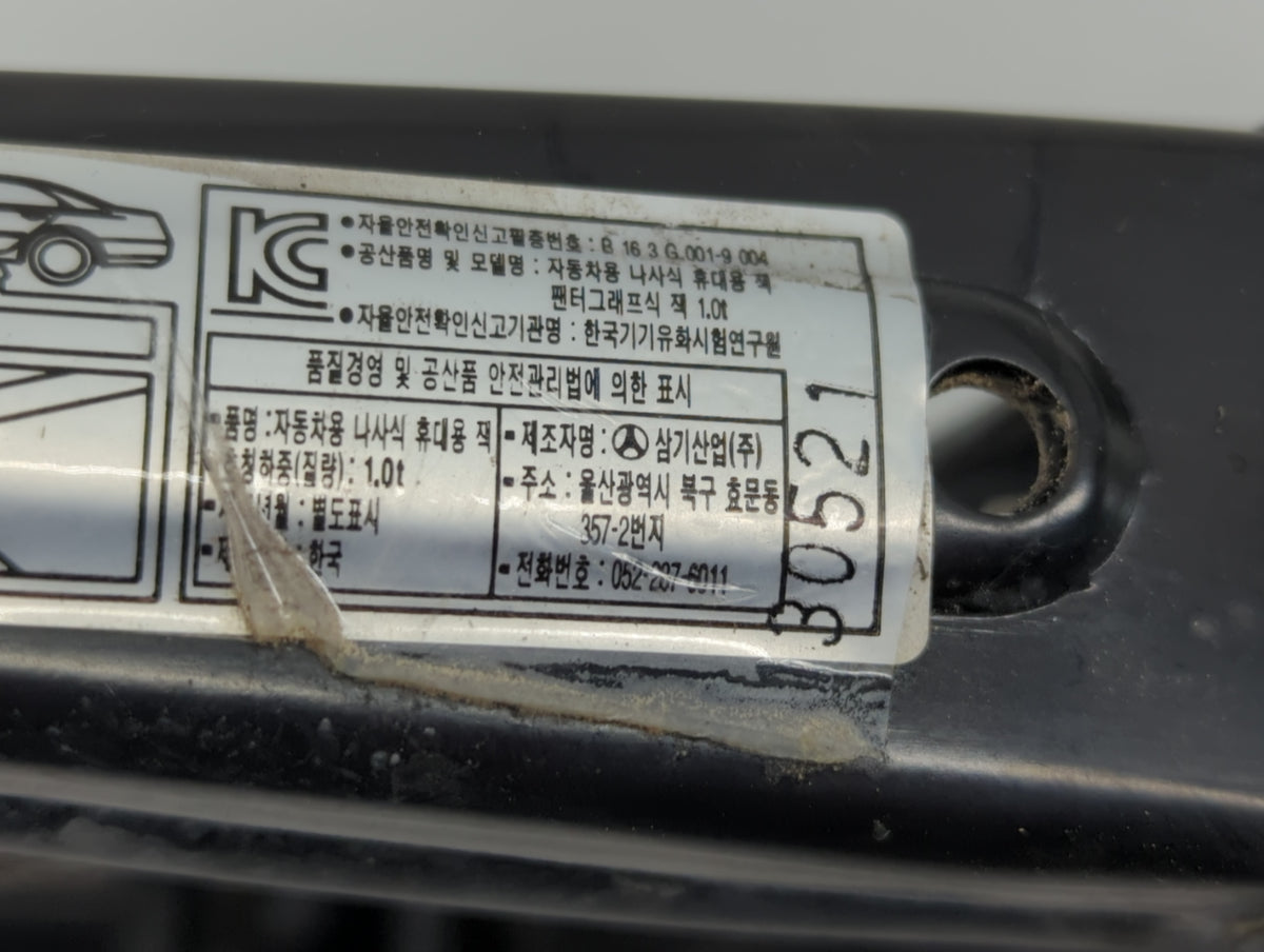 2013 Hyundai Sonata Spare Scissor Car Jack 748784 - Oemusedautoparts1.com