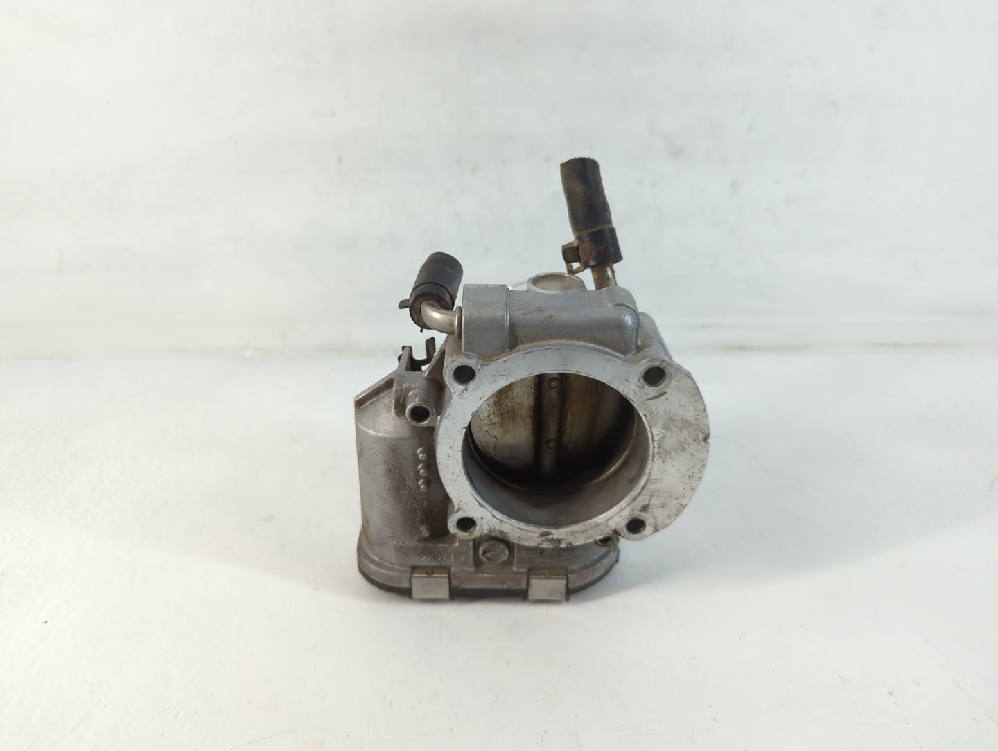 2011-2014 Hyundai Sonata Throttle Body P/N:35100-2G700 Fits Fits 2011 2012 2013 2014 2015 2016 OEM Used Auto Parts - Oemused