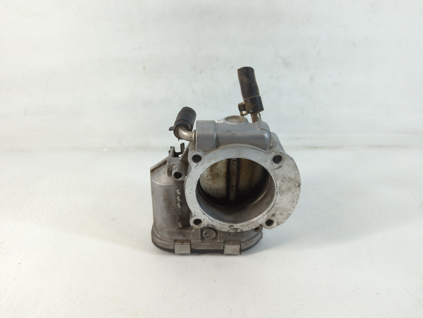 2011-2014 Hyundai Sonata Throttle Body P/N:35100-2G700 Fits Fits 2011 2012 2013 2014 2015 2016 OEM Used Auto Parts - Oemused