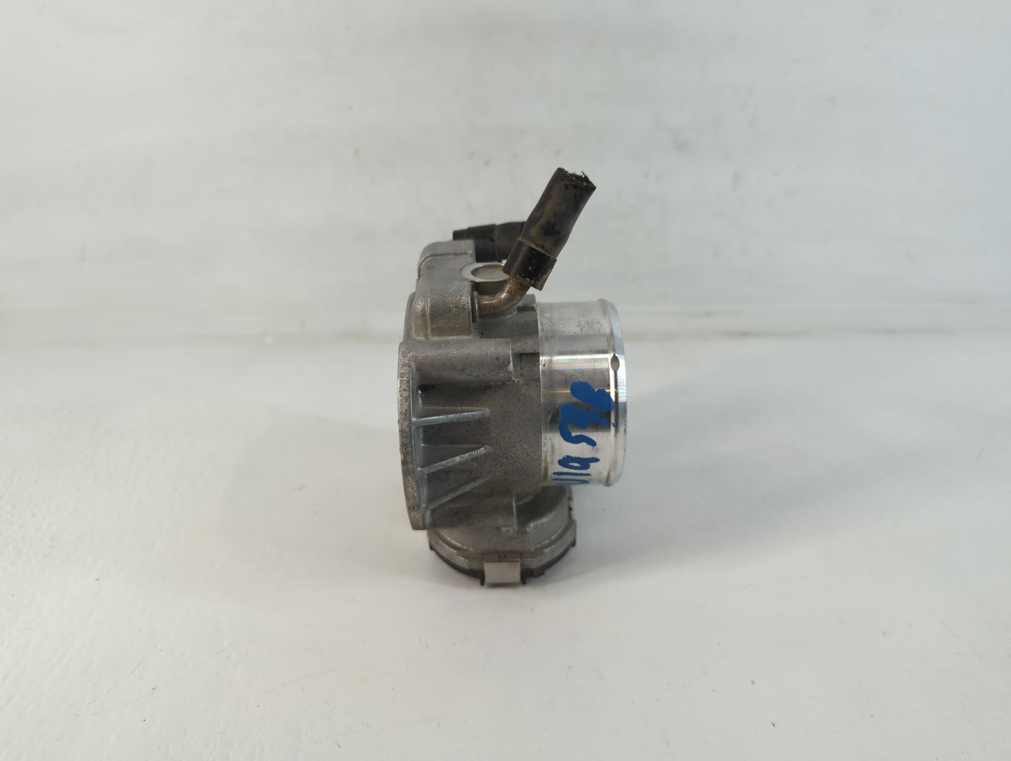 2011-2014 Hyundai Sonata Throttle Body P/N:35100-2G700 Fits Fits 2011 2012 2013 2014 2015 2016 OEM Used Auto Parts - Oemused