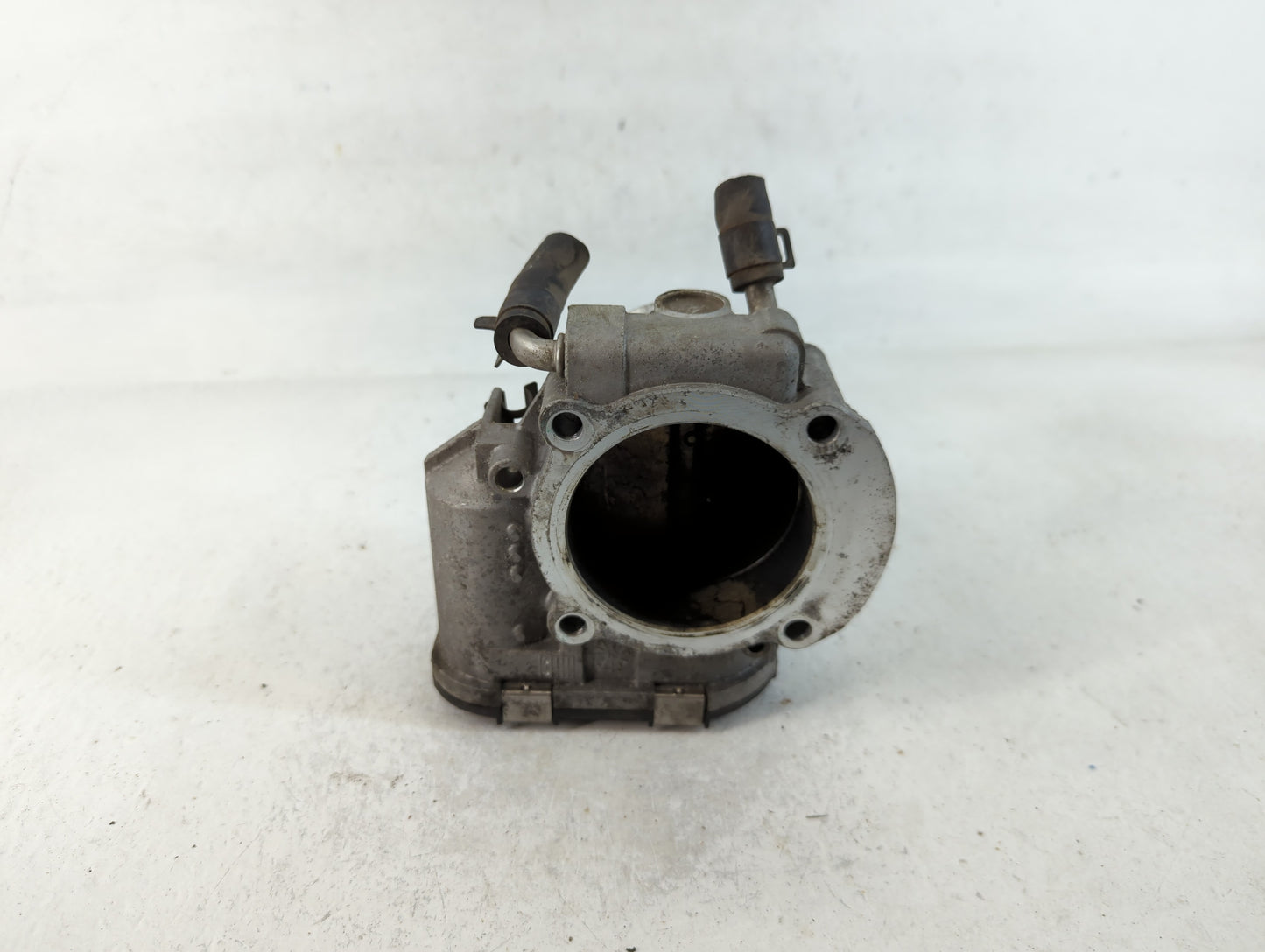 2011-2014 Hyundai Sonata Throttle Body P/N:35100-2G700 Fits Fits 2011 2012 2013 2014 2015 2016 OEM Used Auto Parts - Oemused
