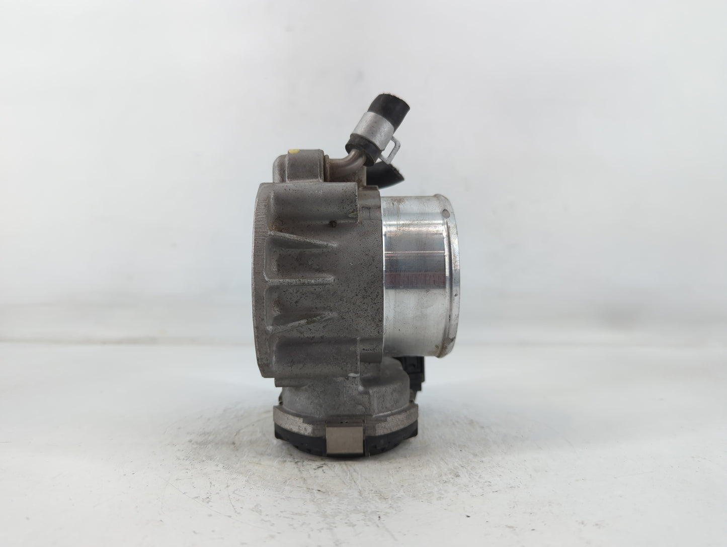 2011-2014 Hyundai Sonata Throttle Body P/N:35100-2G700 Fits Fits 2011 2012 2013 2014 2015 2016 OEM Used Auto Parts - Oemused