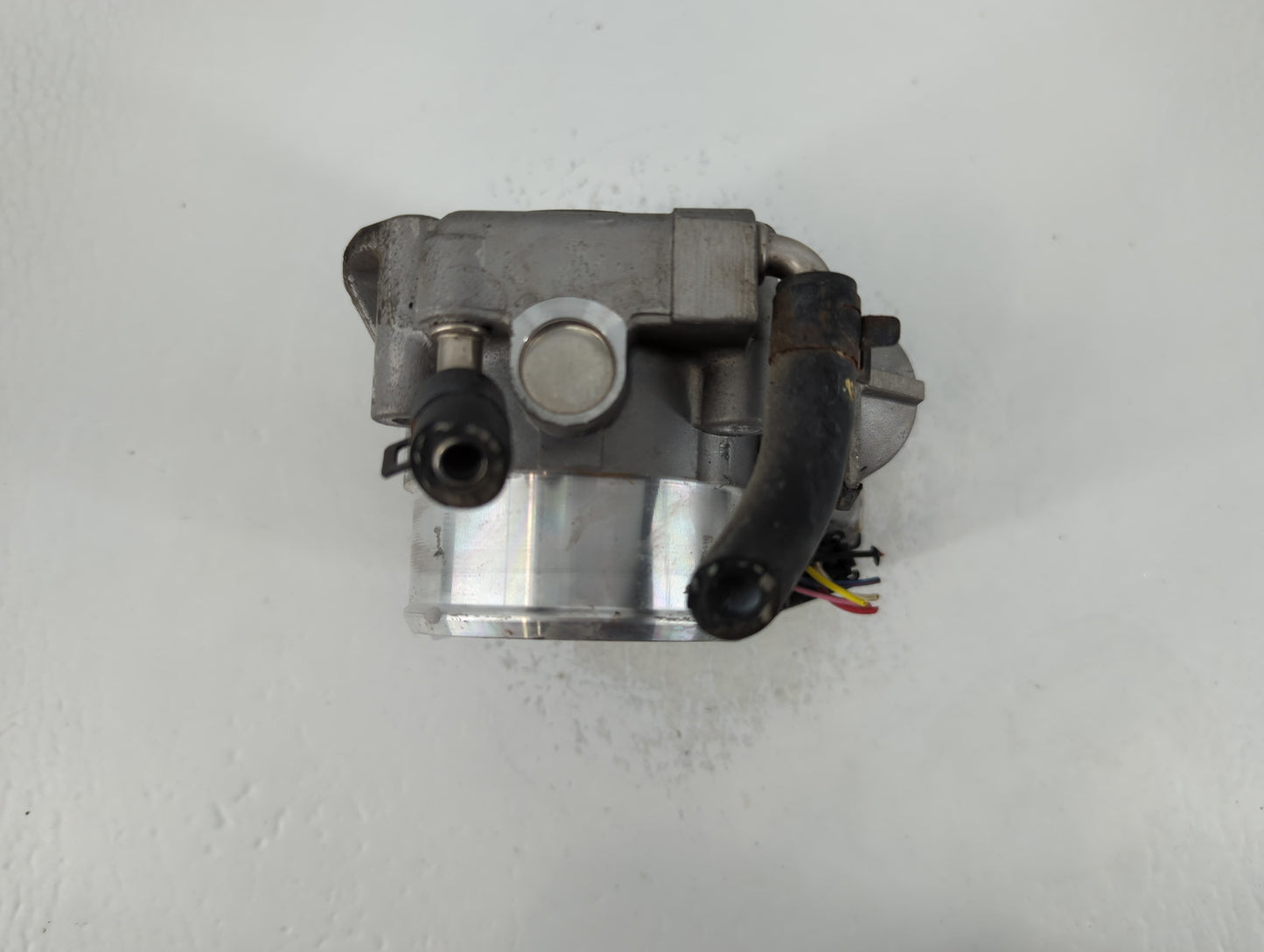 2011-2014 Hyundai Sonata Throttle Body P/N:35100-2G700 Fits Fits 2011 2012 2013 2014 2015 2016 OEM Used Auto Parts - Oemused