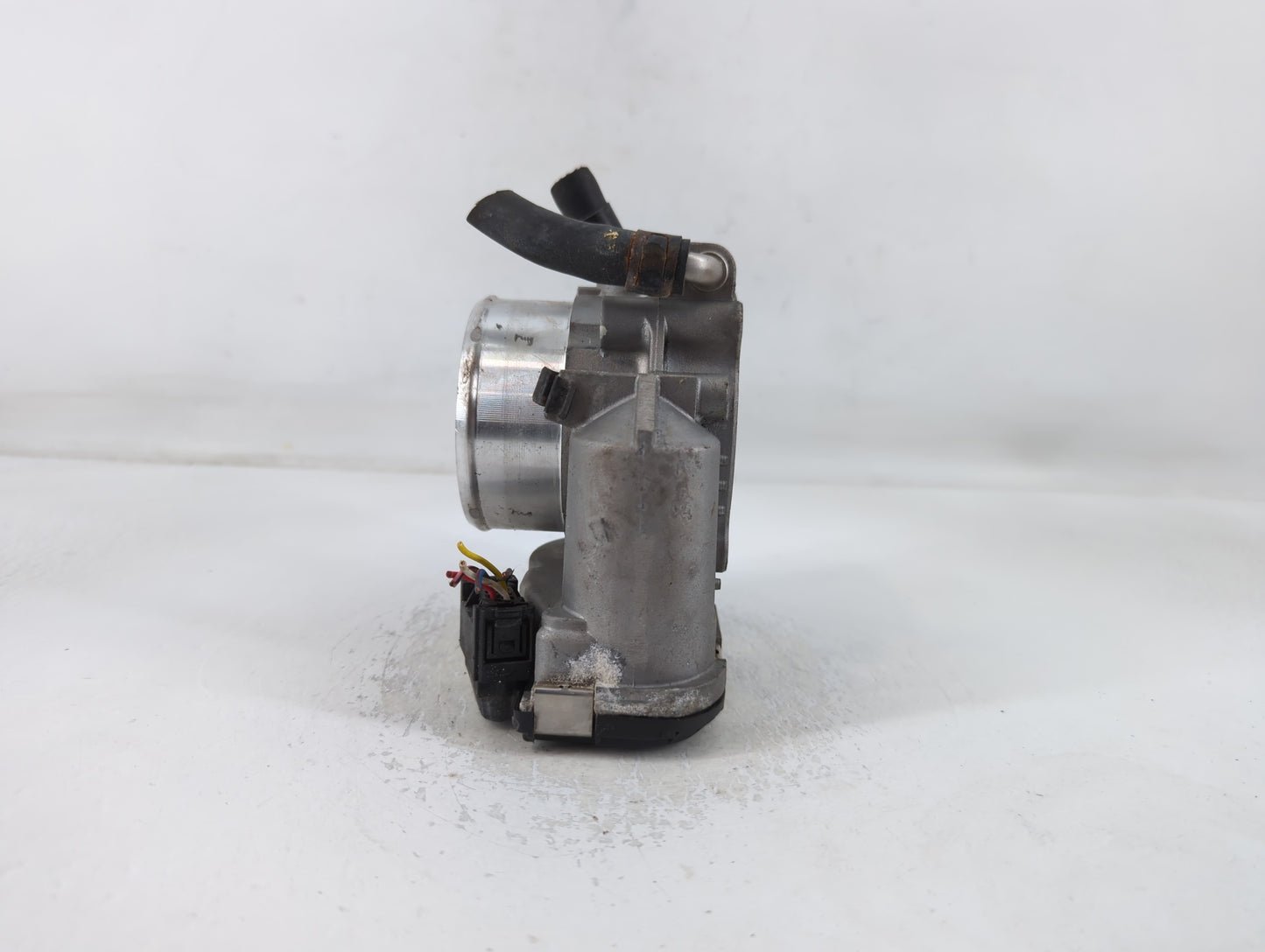 2011-2014 Hyundai Sonata Throttle Body P/N:35100-2G700 Fits Fits 2011 2012 2013 2014 2015 2016 OEM Used Auto Parts - Oemused