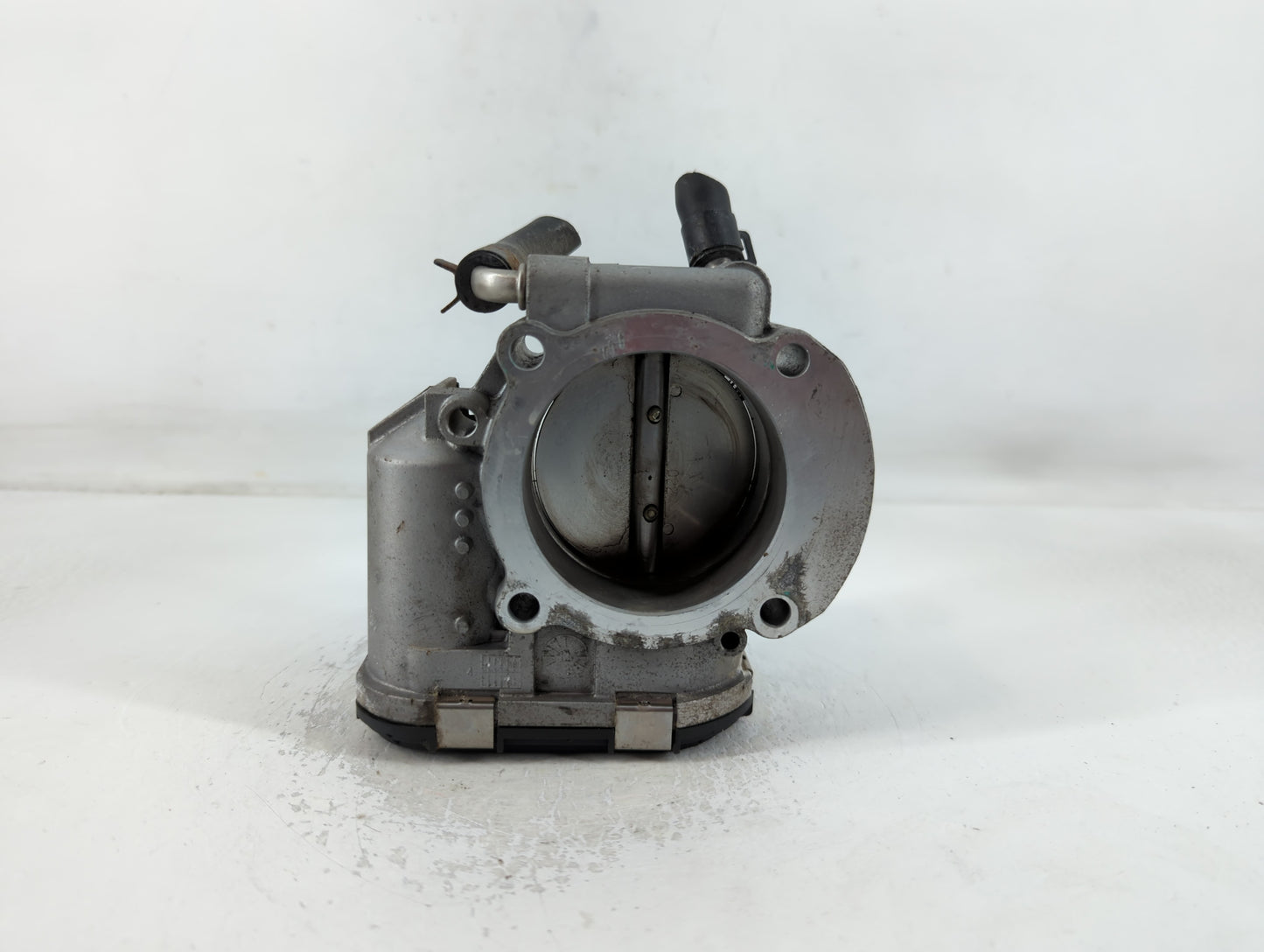2011-2014 Hyundai Sonata Throttle Body P/N:35100-2G700 Fits Fits 2011 2012 2013 2014 2015 2016 OEM Used Auto Parts - Oemused