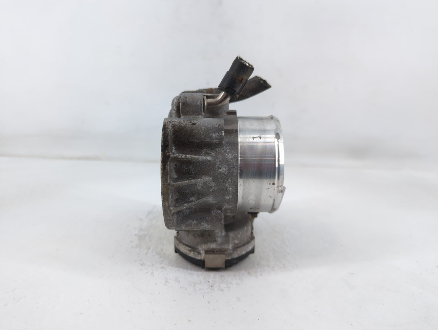 2011-2014 Hyundai Sonata Throttle Body P/N:35100-2G700 Fits Fits 2011 2012 2013 2014 2015 2016 OEM Used Auto Parts - Oemused