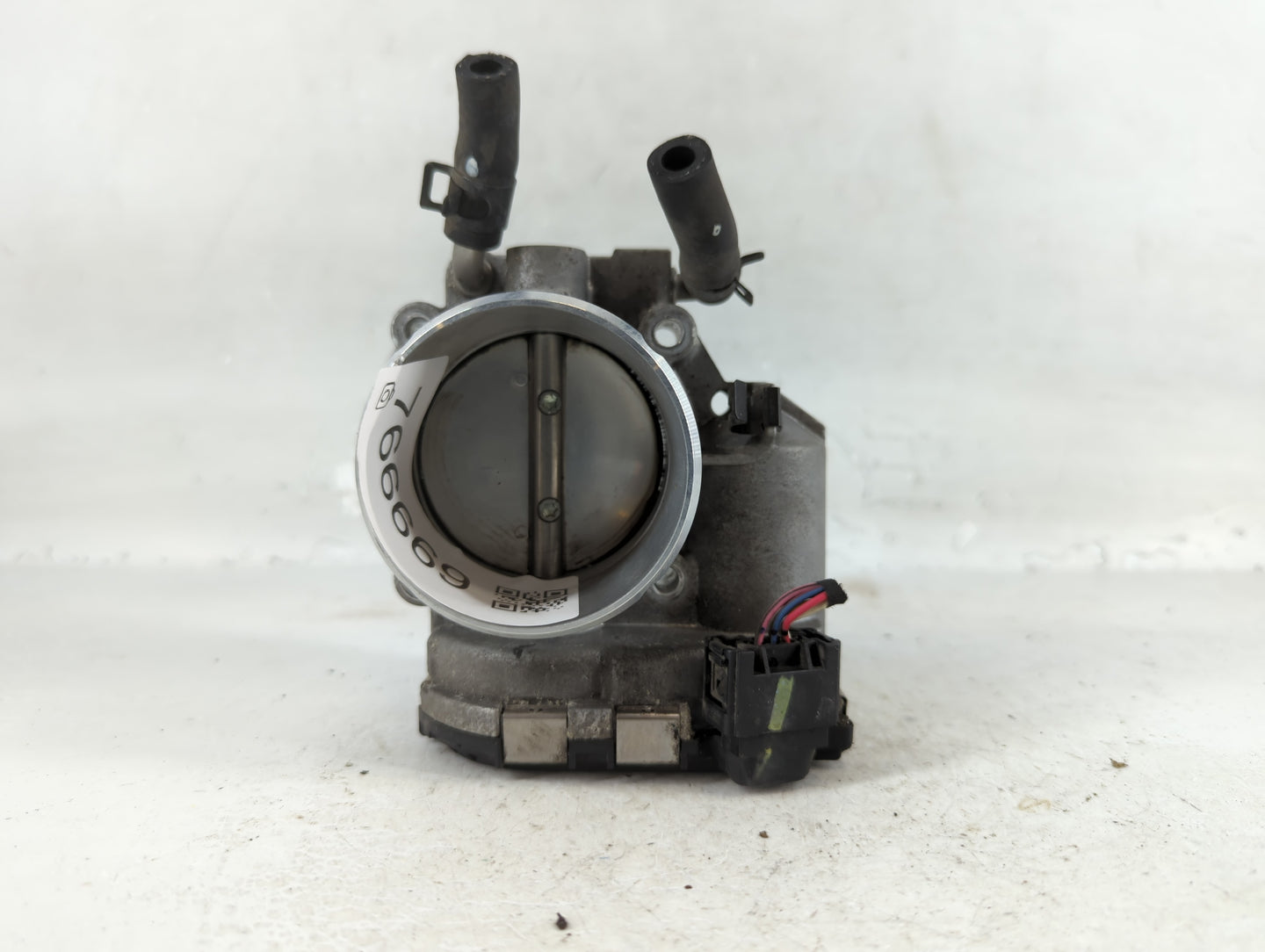 2011-2014 Hyundai Sonata Throttle Body P/N:35100-2G700 Fits Fits 2011 2012 2013 2014 2015 2016 OEM Used Auto Parts - Oemused