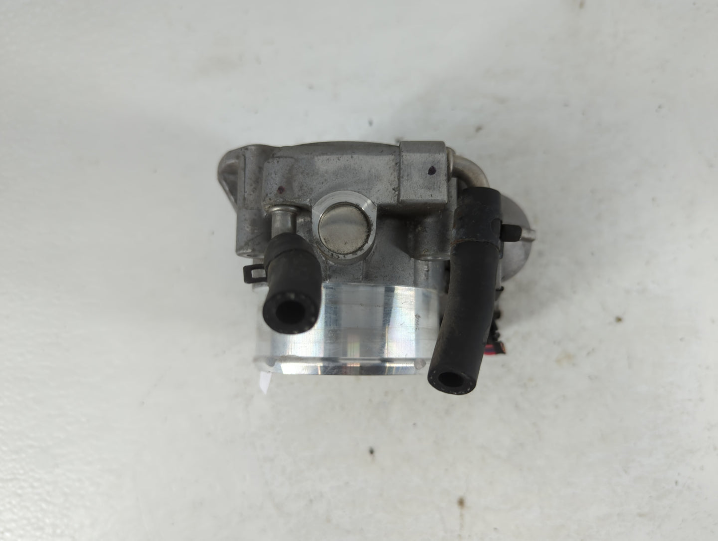 2011-2014 Hyundai Sonata Throttle Body P/N:35100-2G700 Fits Fits 2011 2012 2013 2014 2015 2016 OEM Used Auto Parts - Oemused