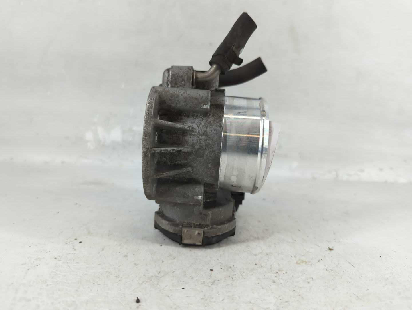 2011-2014 Hyundai Sonata Throttle Body P/N:35100-2G700 Fits Fits 2011 2012 2013 2014 2015 2016 OEM Used Auto Parts - Oemused