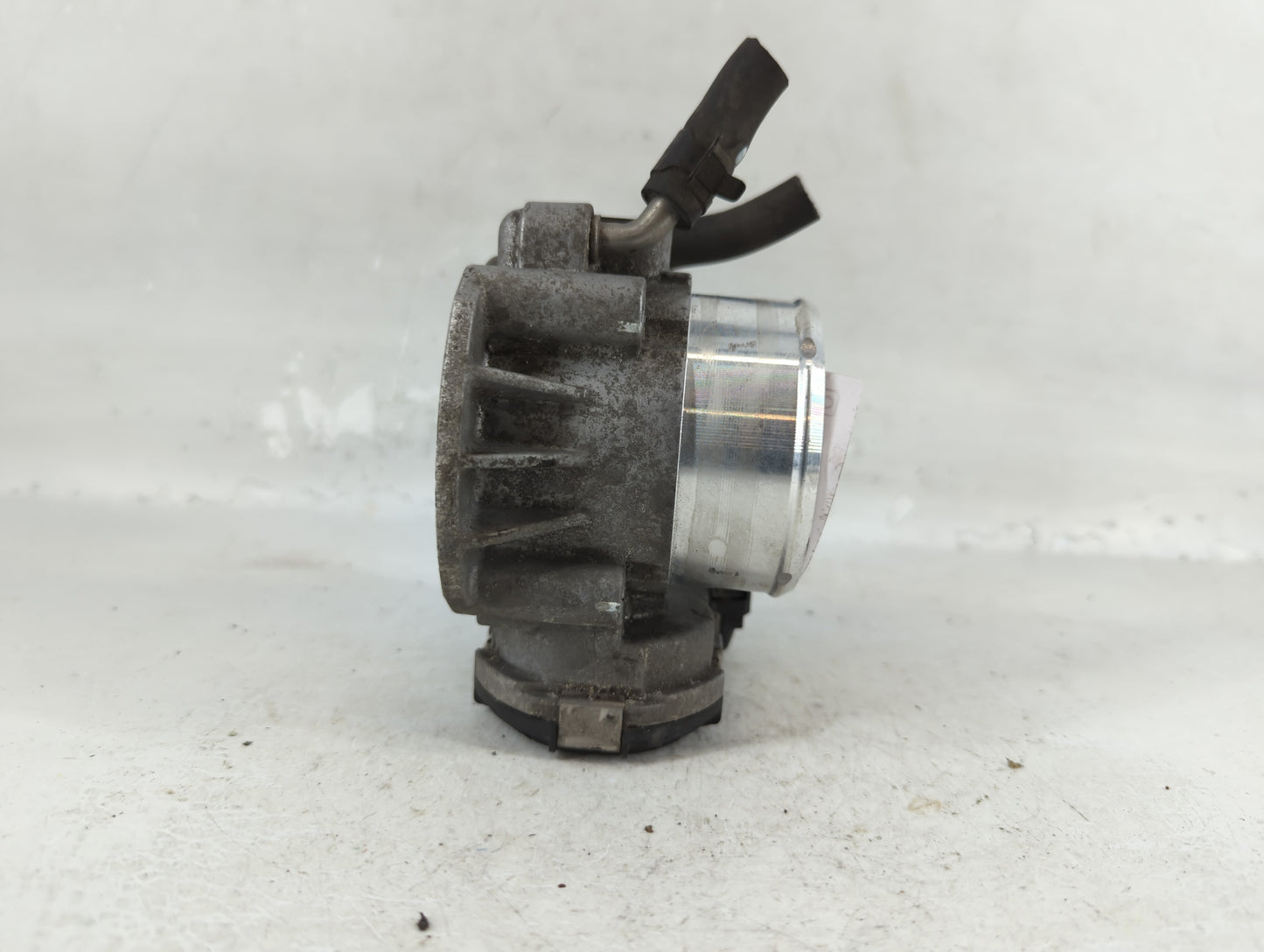 2011-2014 Hyundai Sonata Throttle Body P/N:35100-2G700 Fits Fits 2011 2012 2013 2014 2015 2016 OEM Used Auto Parts - Oemused