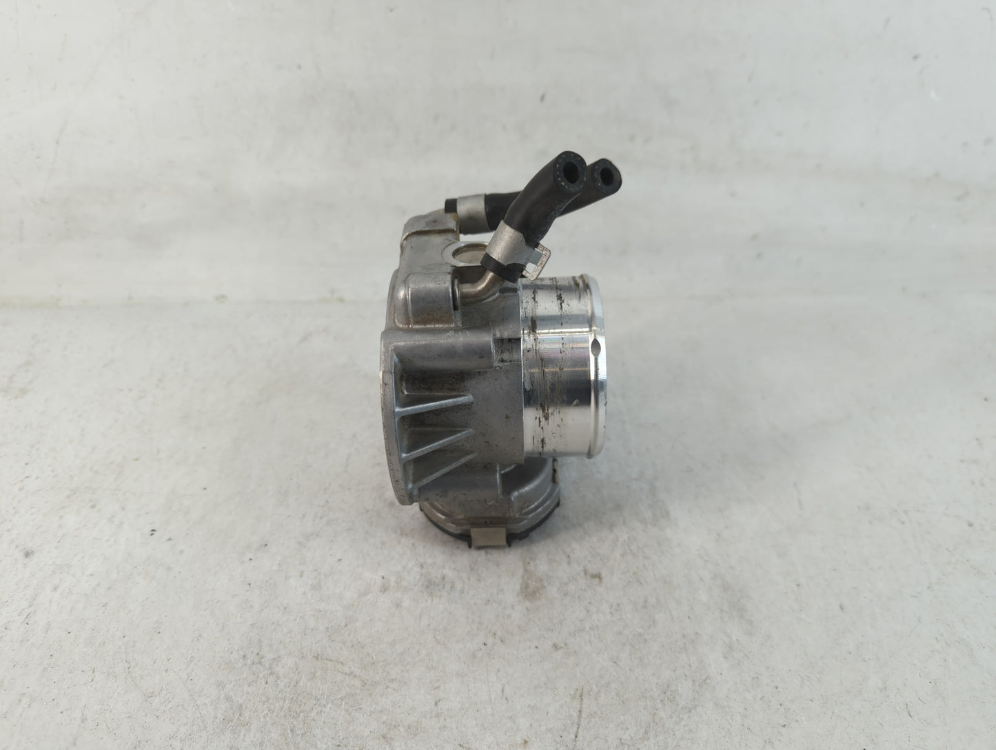 2011-2014 Hyundai Sonata Throttle Body P/N:35100-2G700 Fits Fits 2011 2012 2013 2014 2015 2016 OEM Used Auto Parts - Oemused