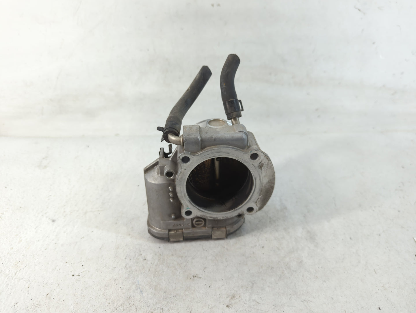 2011-2014 Hyundai Sonata Throttle Body P/N:35100-2G700 Fits Fits 2011 2012 2013 2014 2015 2016 OEM Used Auto Parts - Oemused