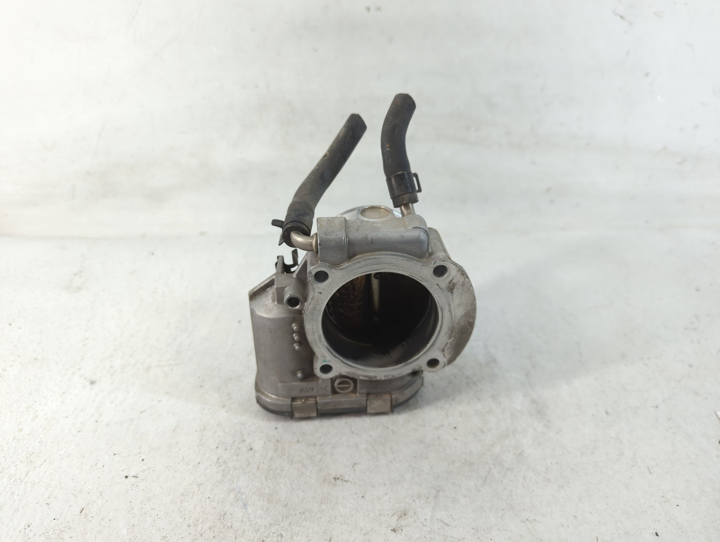 2011-2014 Hyundai Sonata Throttle Body P/N:35100-2G700 Fits Fits 2011 2012 2013 2014 2015 2016 OEM Used Auto Parts - Oemused