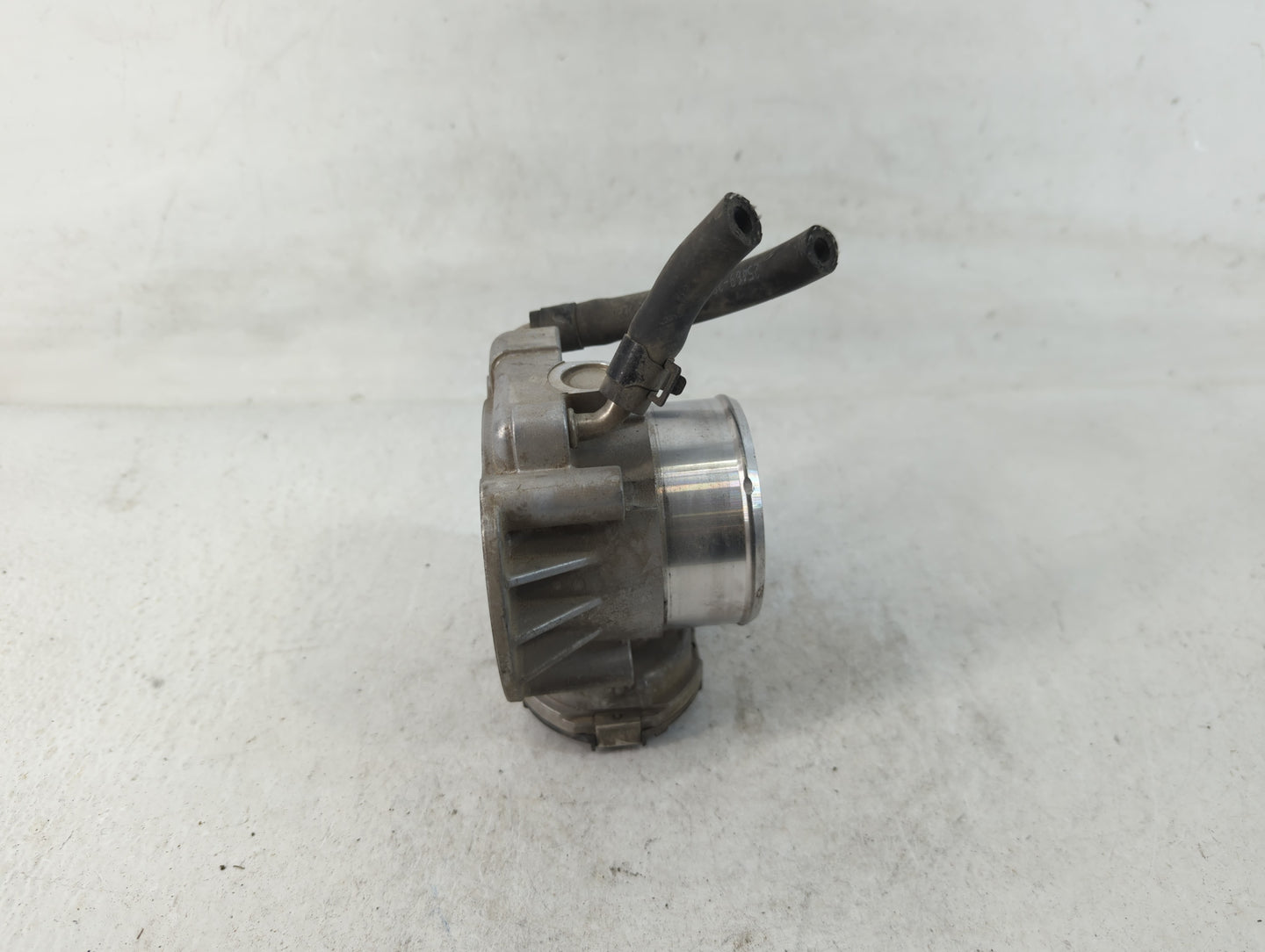 2011-2014 Hyundai Sonata Throttle Body P/N:35100-2G700 Fits Fits 2011 2012 2013 2014 2015 2016 OEM Used Auto Parts - Oemused
