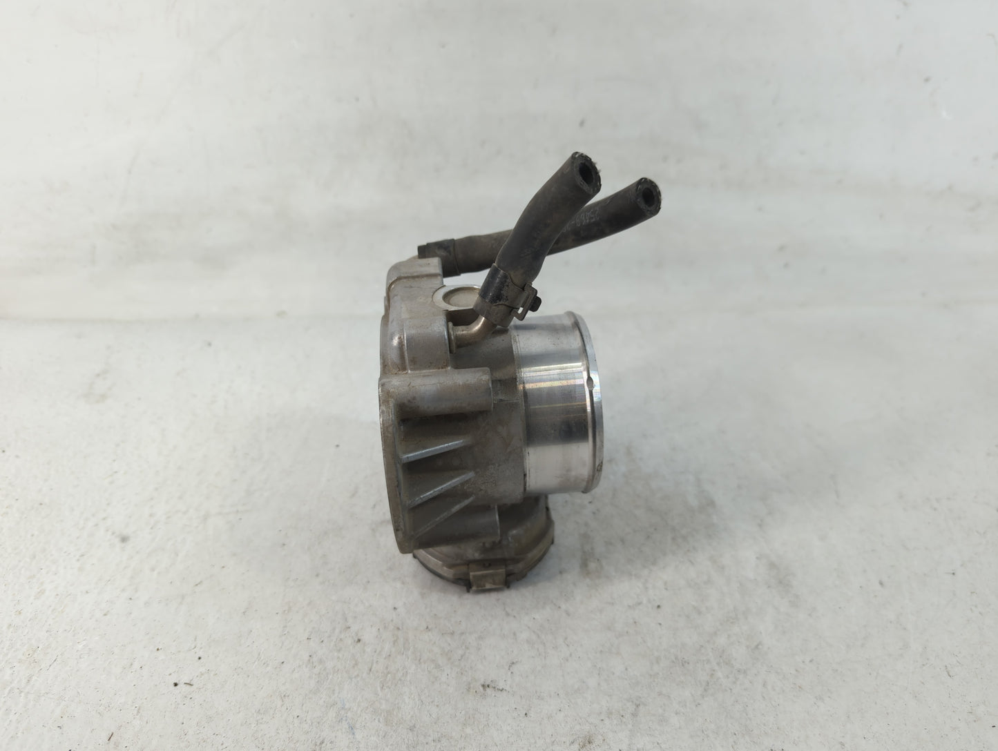 2011-2014 Hyundai Sonata Throttle Body P/N:35100-2G700 Fits Fits 2011 2012 2013 2014 2015 2016 OEM Used Auto Parts - Oemused