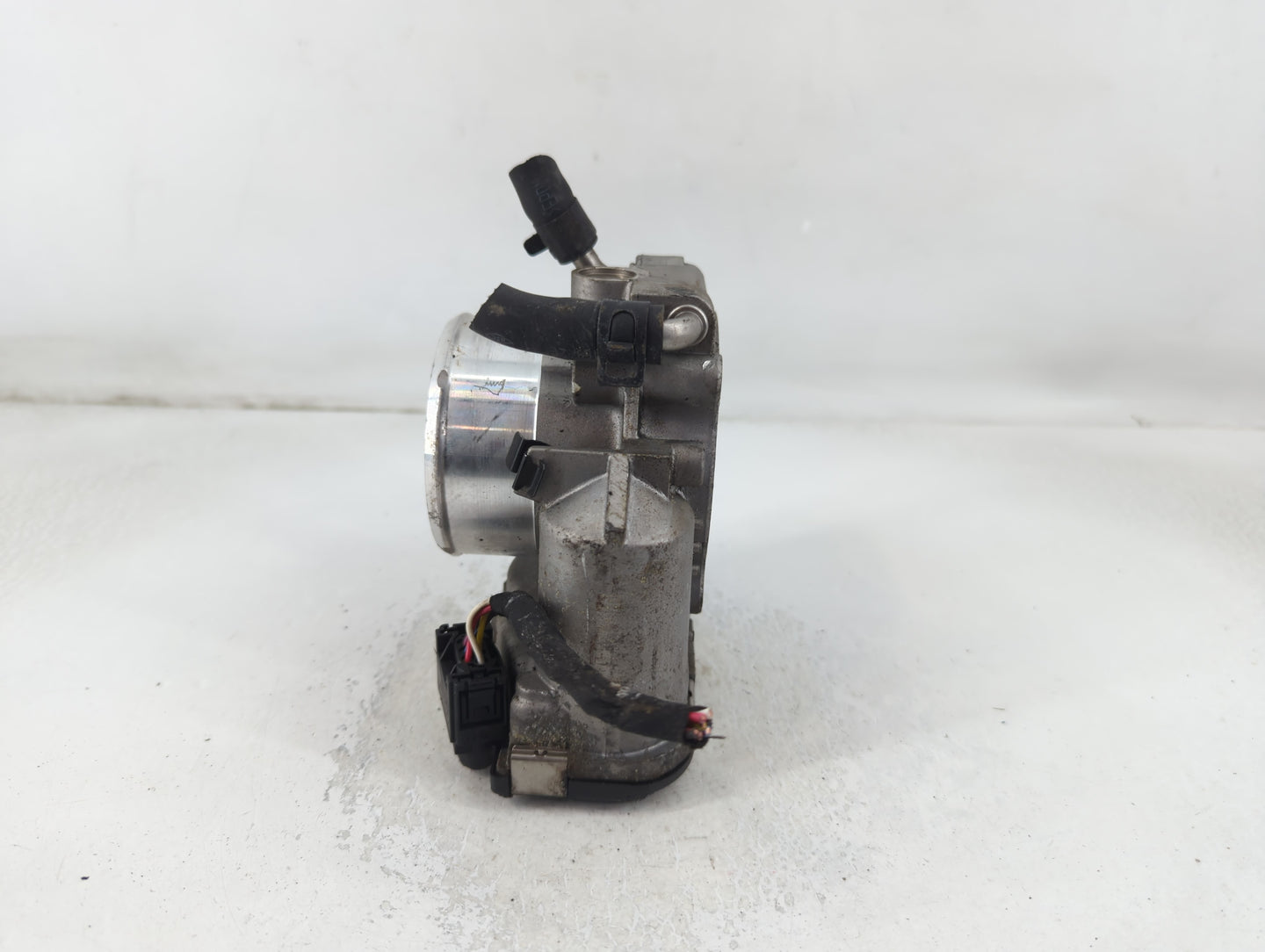 2011-2014 Hyundai Sonata Throttle Body P/N:351002G700 Fits Fits 2011 2012 2013 2014 2015 2016 OEM Used Auto Parts - Oemuseda