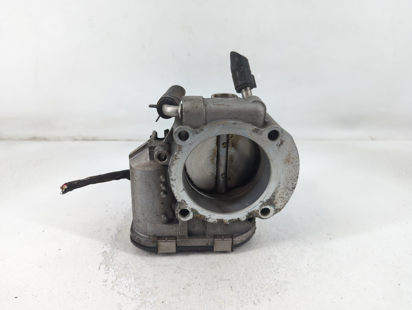 2011-2014 Hyundai Sonata Throttle Body P/N:351002G700 Fits Fits 2011 2012 2013 2014 2015 2016 OEM Used Auto Parts - Oemuseda