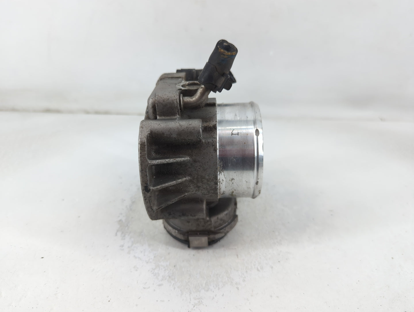 2011-2014 Hyundai Sonata Throttle Body P/N:351002G700 Fits Fits 2011 2012 2013 2014 2015 2016 OEM Used Auto Parts - Oemuseda