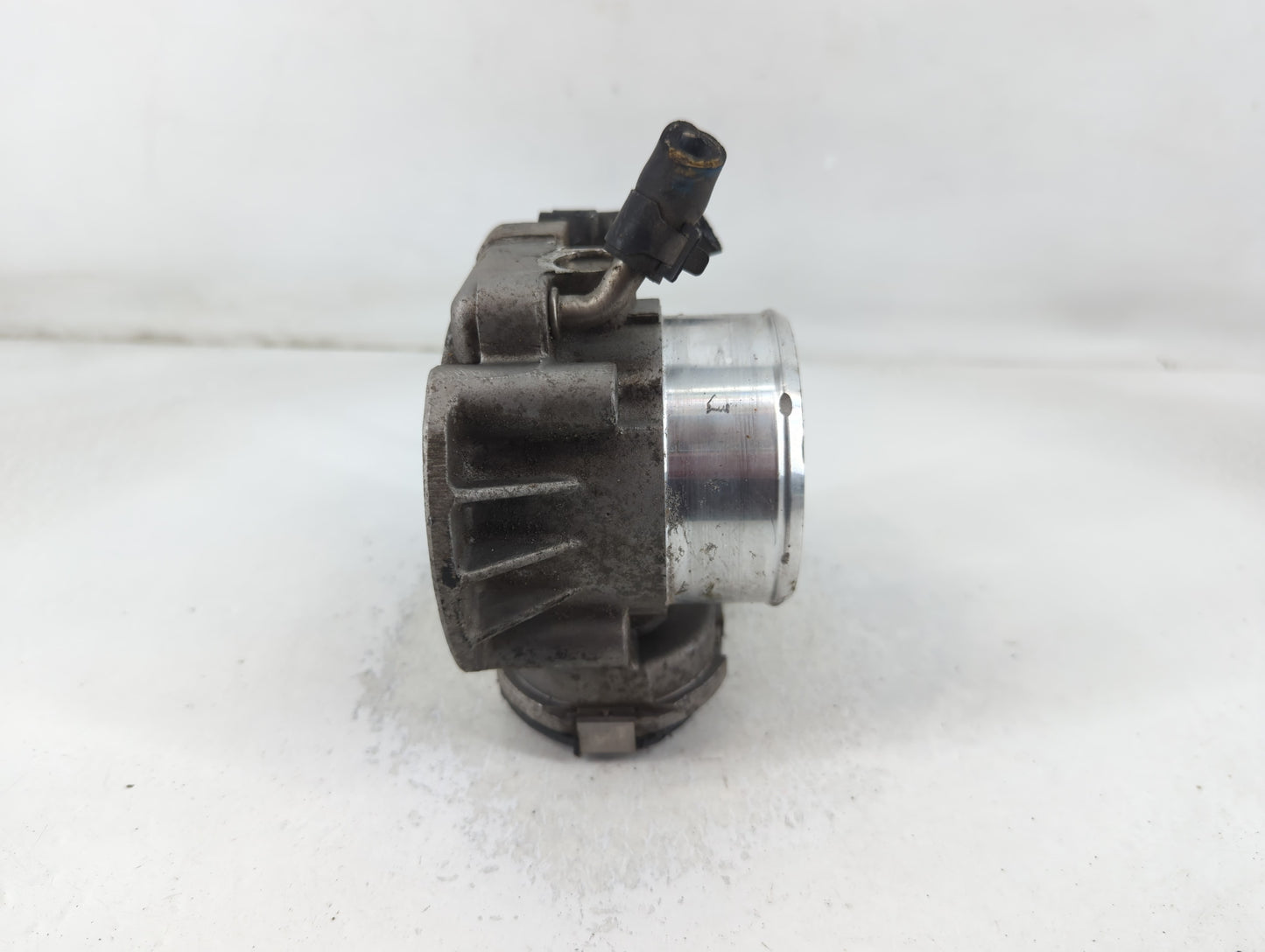 2011-2014 Hyundai Sonata Throttle Body P/N:351002G700 Fits Fits 2011 2012 2013 2014 2015 2016 OEM Used Auto Parts - Oemuseda