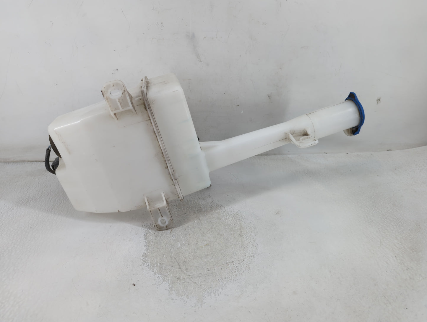 2011-2015 Hyundai Sonata Windshield Washer Fluid Reservoir Bottle Oem - Oemusedautoparts1.com