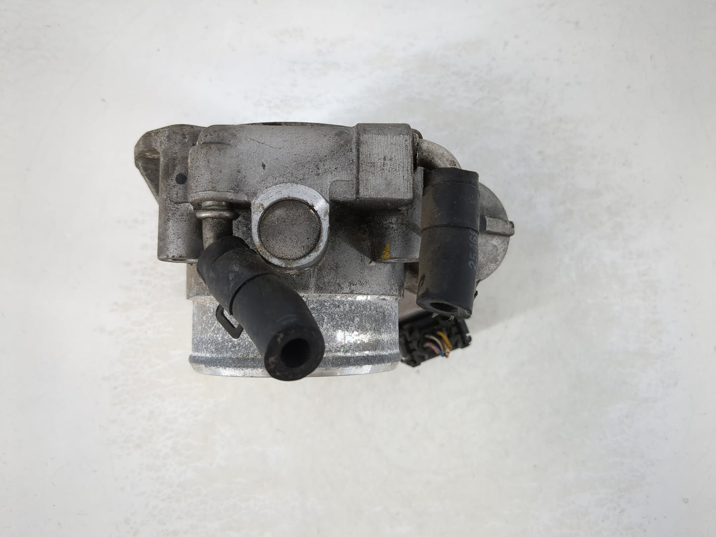 2010-2013 Hyundai Tucson Throttle Body P/N:35100-25400 Fits Fits 2006 2007 2008 2009 2010 2011 2012 2013 OEM Used Auto Parts