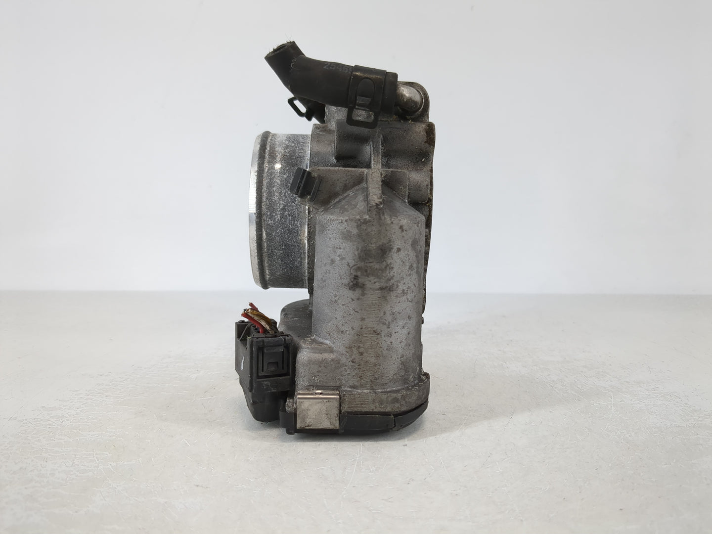 2010-2013 Hyundai Tucson Throttle Body P/N:35100-25400 Fits Fits 2006 2007 2008 2009 2010 2011 2012 2013 OEM Used Auto Parts