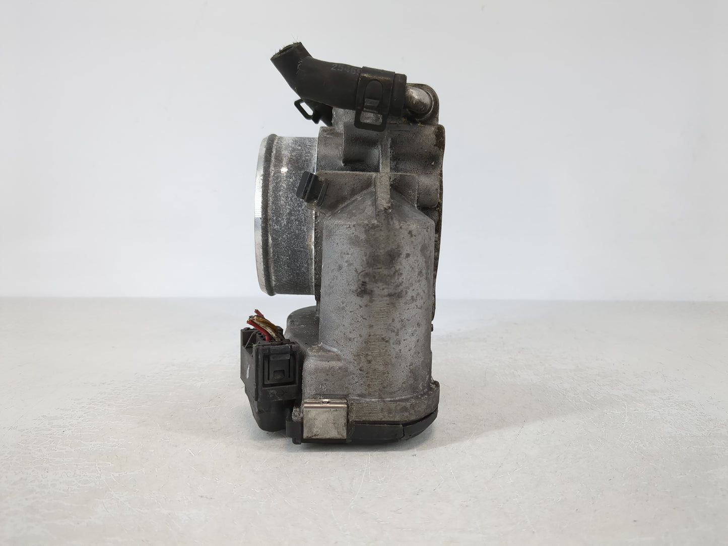 2010-2013 Hyundai Tucson Throttle Body P/N:35100-25400 Fits Fits 2006 2007 2008 2009 2010 2011 2012 2013 OEM Used Auto Parts