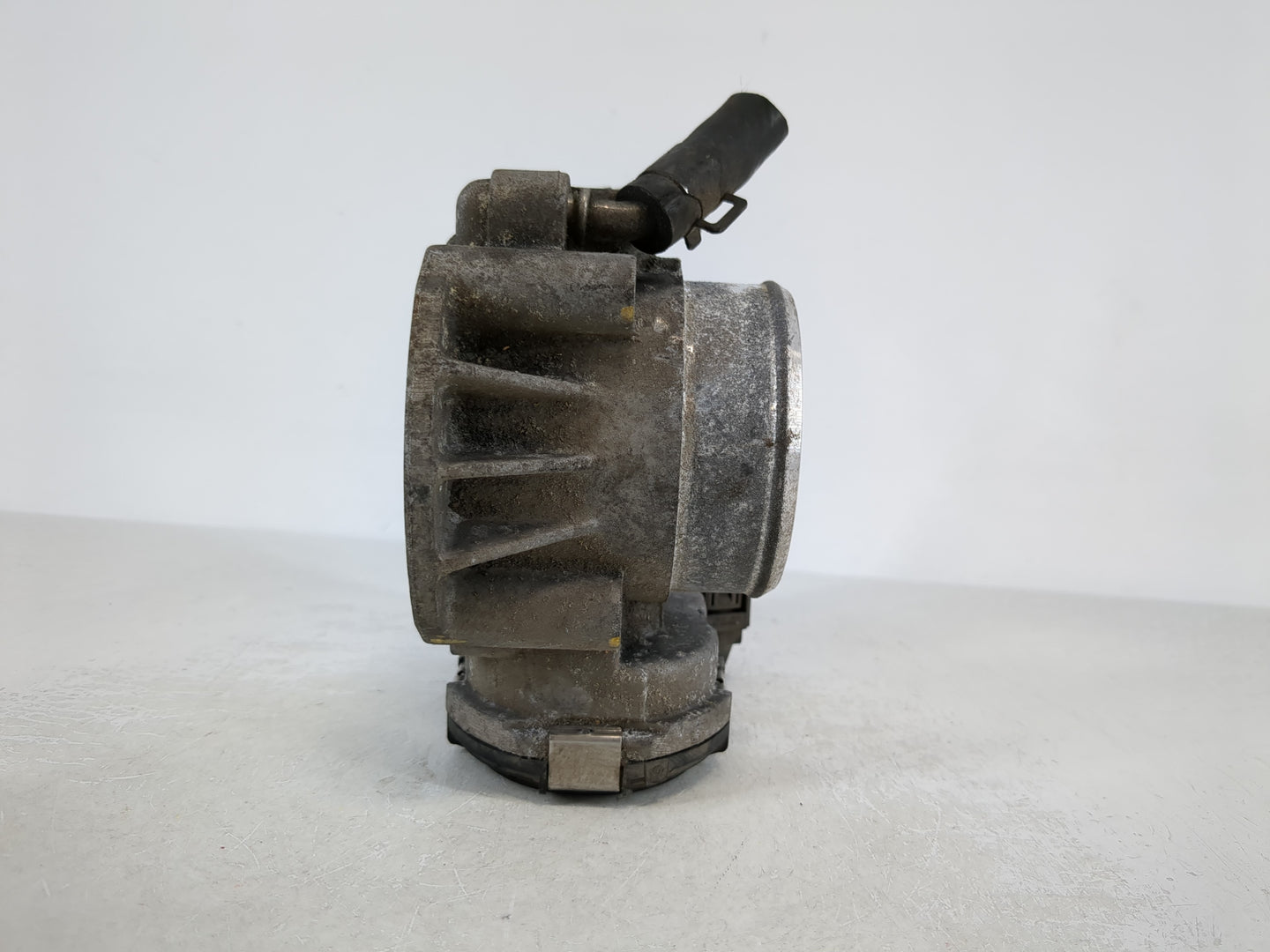 2010-2013 Hyundai Tucson Throttle Body P/N:35100-25400 Fits Fits 2006 2007 2008 2009 2010 2011 2012 2013 OEM Used Auto Parts