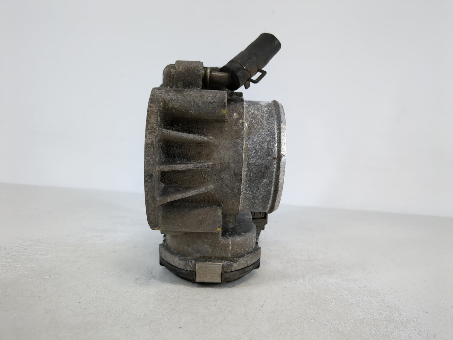 2010-2013 Hyundai Tucson Throttle Body P/N:35100-25400 Fits Fits 2006 2007 2008 2009 2010 2011 2012 2013 OEM Used Auto Parts
