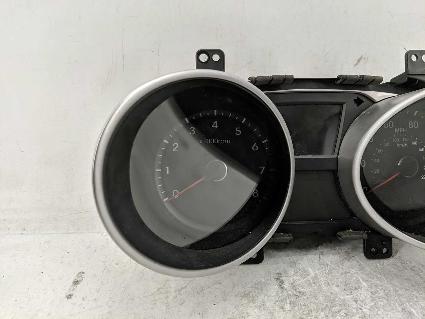 2010-2013 Hyundai Tucson Instrument Cluster Speedometer Gauges P/N:94001-2S585 Fits Fits 2010 2011 2012 2013 OEM Used Auto P