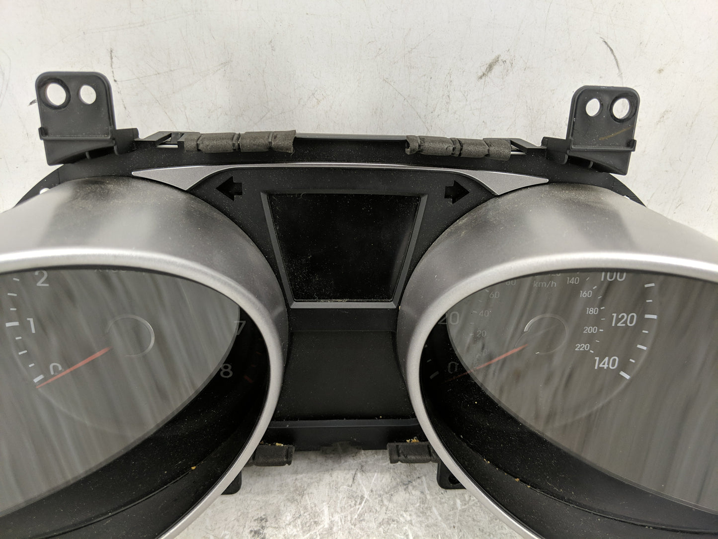 2010-2013 Hyundai Tucson Instrument Cluster Speedometer Gauges P/N:94001-2S585 Fits Fits 2010 2011 2012 2013 OEM Used Auto P