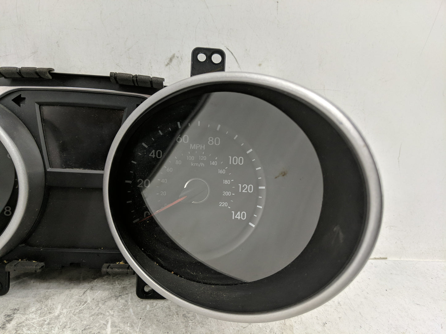 2010-2013 Hyundai Tucson Instrument Cluster Speedometer Gauges P/N:94001-2S585 Fits Fits 2010 2011 2012 2013 OEM Used Auto P