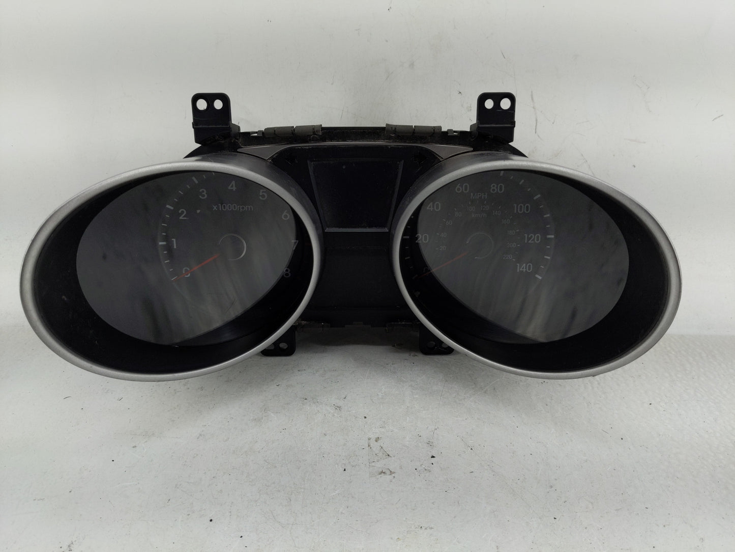 2010-2013 Hyundai Tucson Instrument Cluster Speedometer Gauges P/N:94001-2S575 Fits Fits 2010 2011 2012 2013 OEM Used Auto P