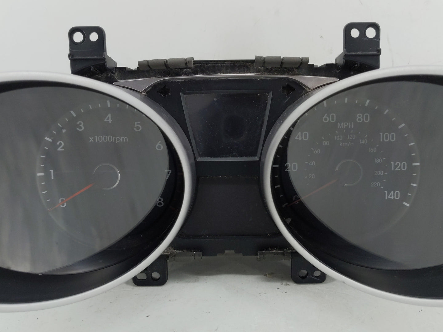 2010-2013 Hyundai Tucson Instrument Cluster Speedometer Gauges P/N:94001-2S575 Fits Fits 2010 2011 2012 2013 OEM Used Auto P