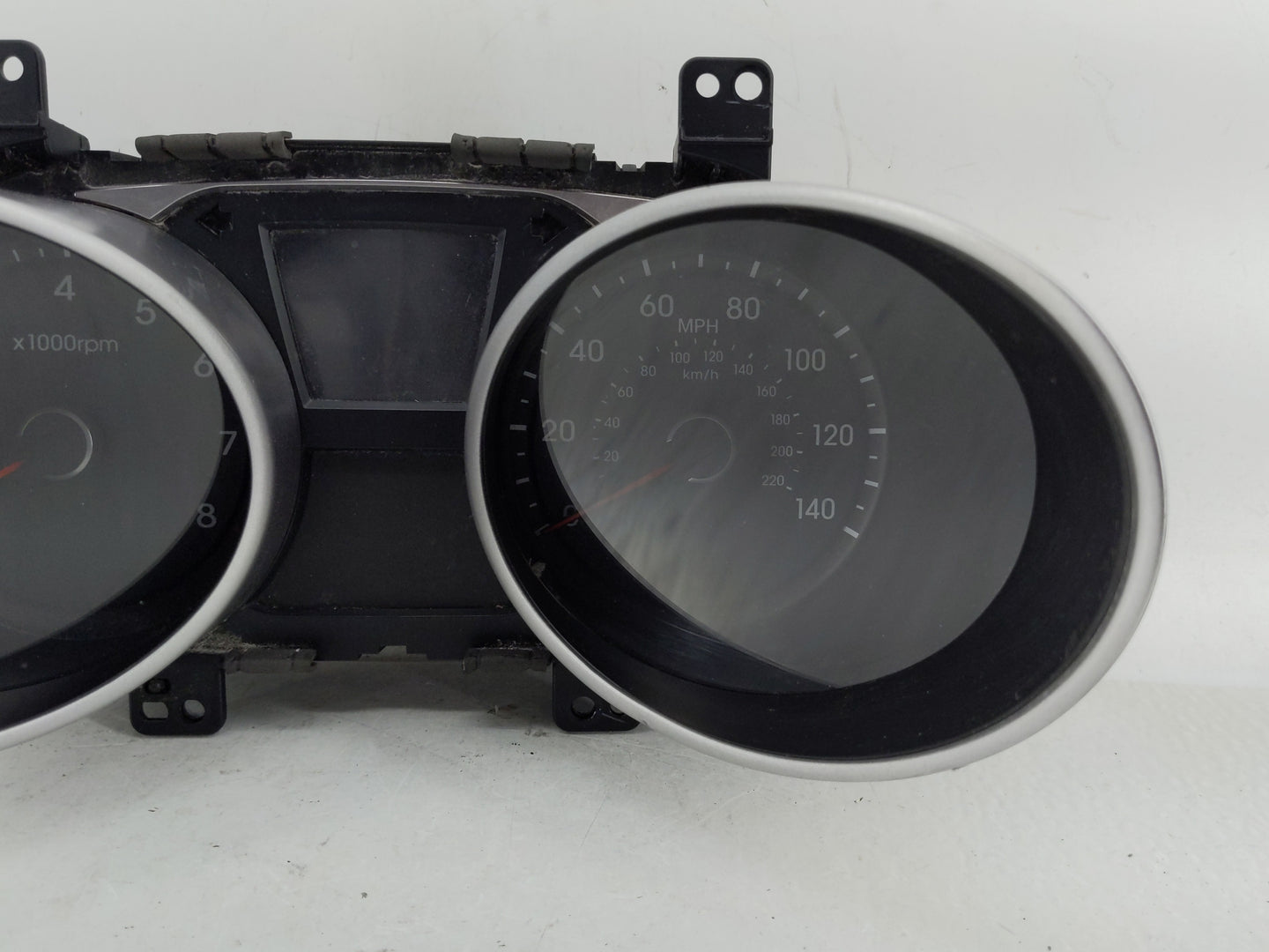 2010-2013 Hyundai Tucson Instrument Cluster Speedometer Gauges P/N:94001-2S575 Fits Fits 2010 2011 2012 2013 OEM Used Auto P