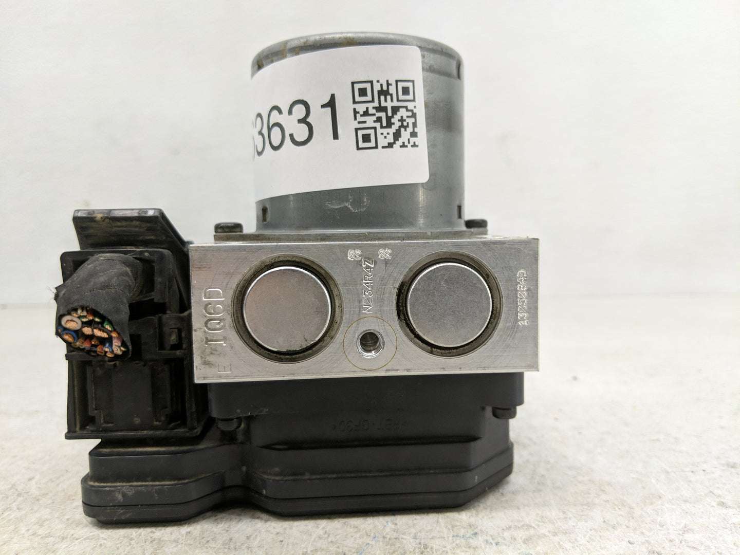 2010-2013 Hyundai Tucson ABS Pump Control Module Replacement P/N:BE6003B101 Fits Fits 2010 2011 2012 2013 OEM Used Auto Part