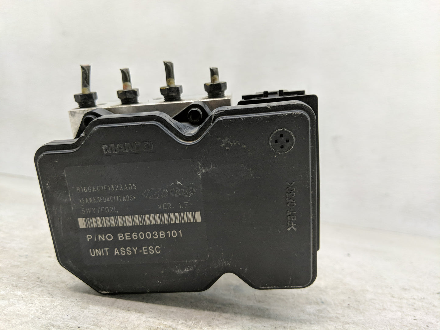 2010-2013 Hyundai Tucson ABS Pump Control Module Replacement P/N:BE6003B101 Fits Fits 2010 2011 2012 2013 OEM Used Auto Part
