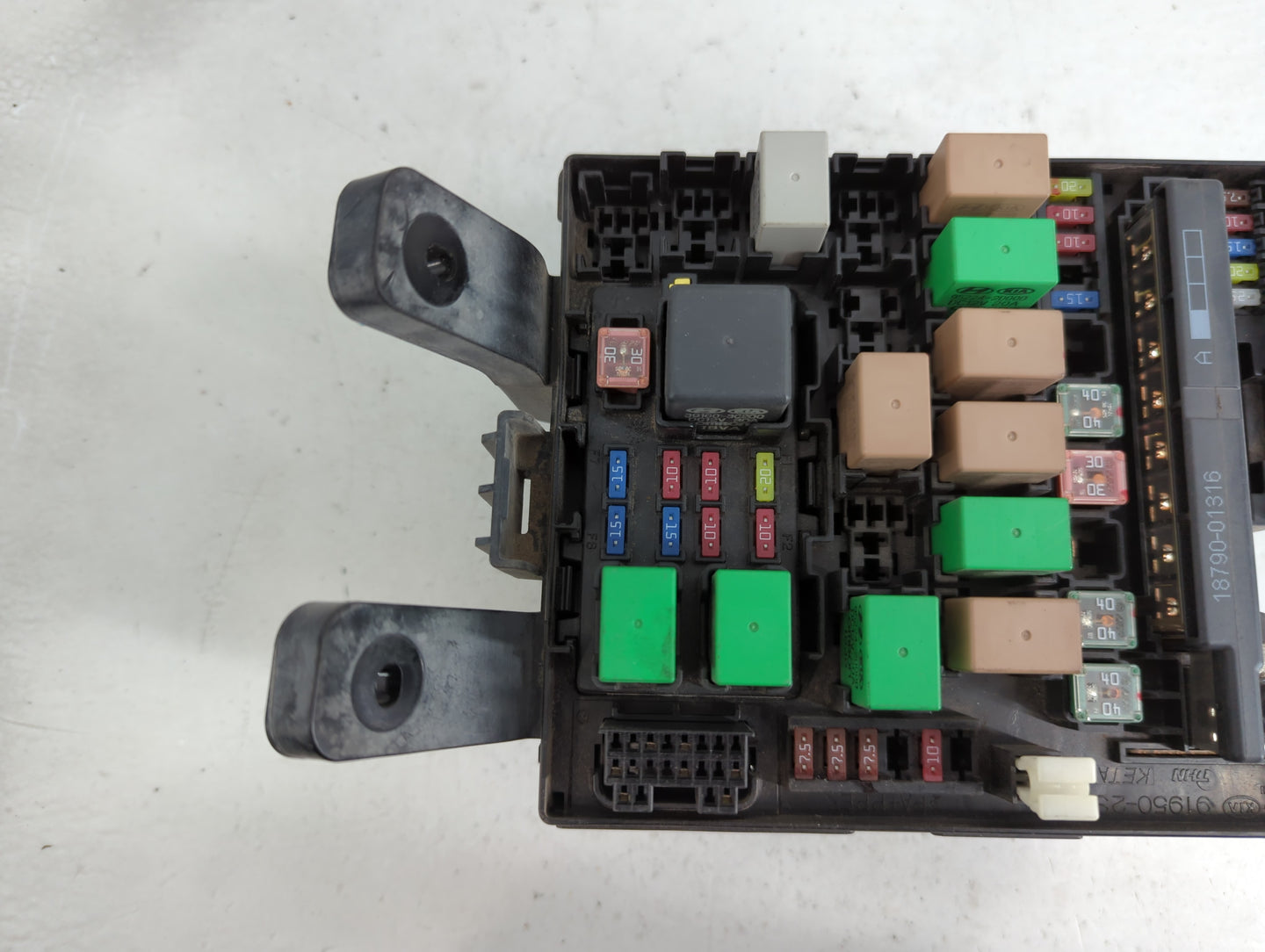 2011-2013 Hyundai Tucson Fusebox Fuse Box Panel Relay Module P/N:91402 2S054 Fits Fits 2011 2012 2013 OEM Used Auto Parts - 