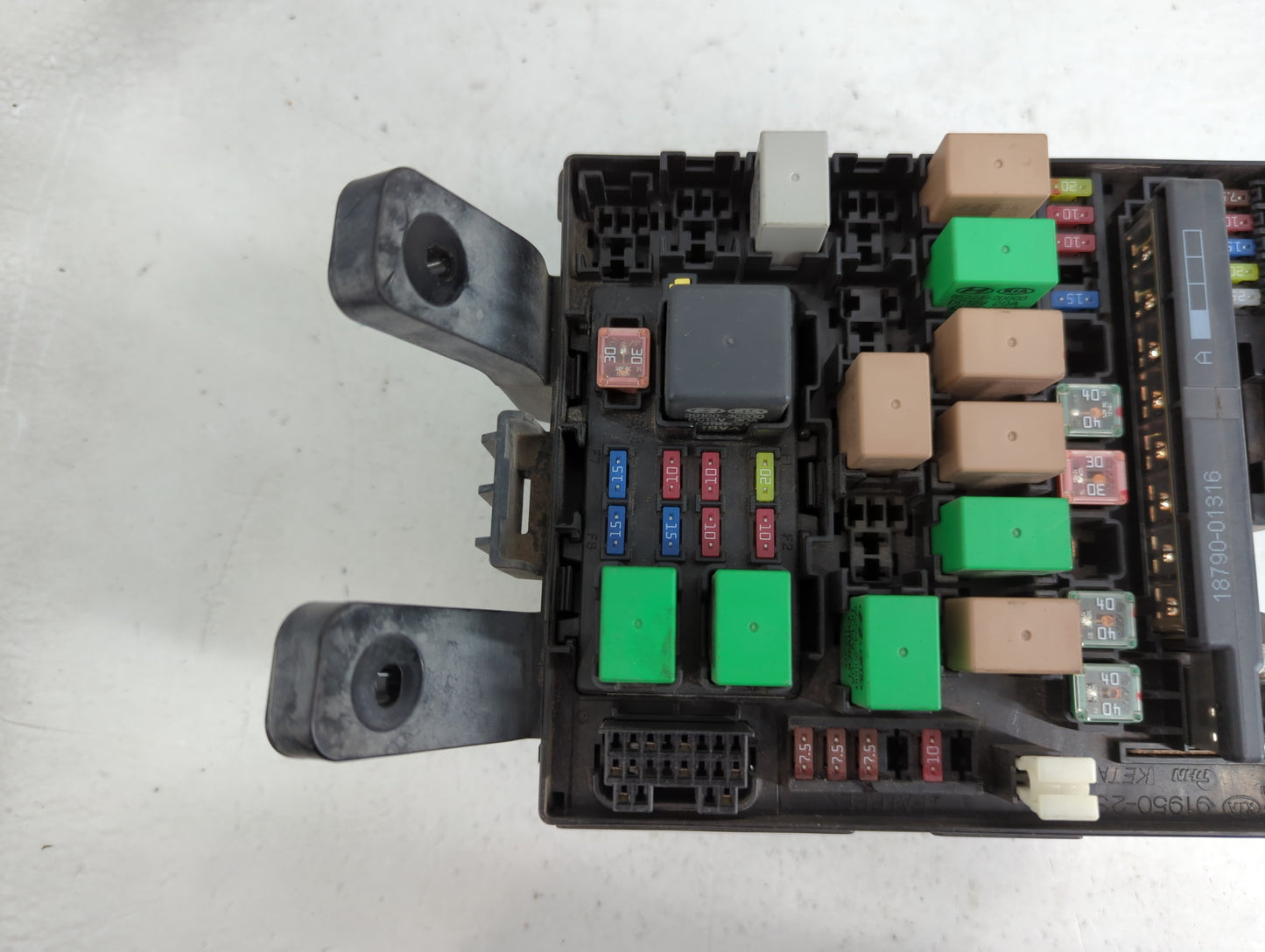 2011-2013 Hyundai Tucson Fusebox Fuse Box Panel Relay Module P/N:91402 2S054 Fits Fits 2011 2012 2013 OEM Used Auto Parts - 