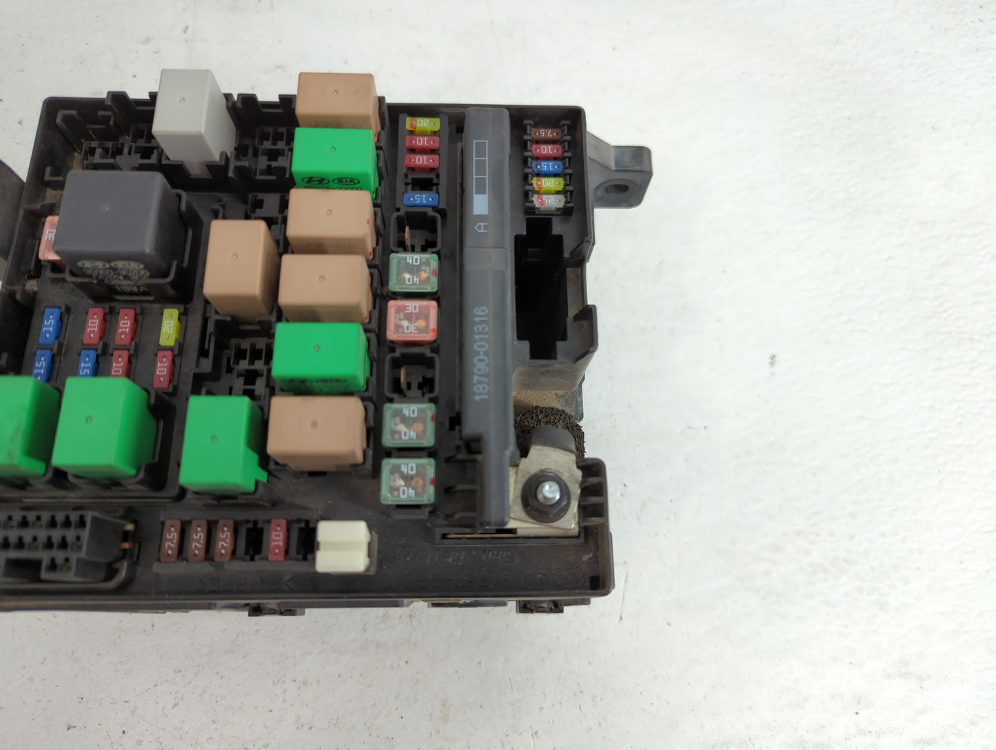2011-2013 Hyundai Tucson Fusebox Fuse Box Panel Relay Module P/N:91402 2S054 Fits Fits 2011 2012 2013 OEM Used Auto Parts - 