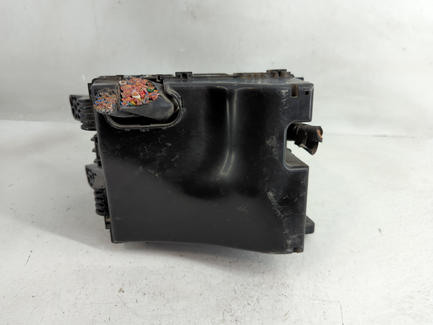 2011-2013 Hyundai Tucson Fusebox Fuse Box Panel Relay Module P/N:91402 2S054 Fits Fits 2011 2012 2013 OEM Used Auto Parts - 