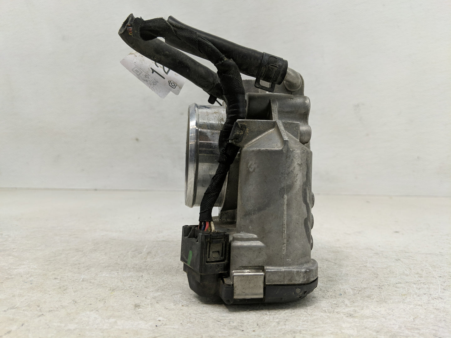 2010-2013 Hyundai Tucson Throttle Body P/N:590 930 001 35100-25400 Fits Fits 2006 2007 2008 2009 2010 2011 2012 2013 OEM Use