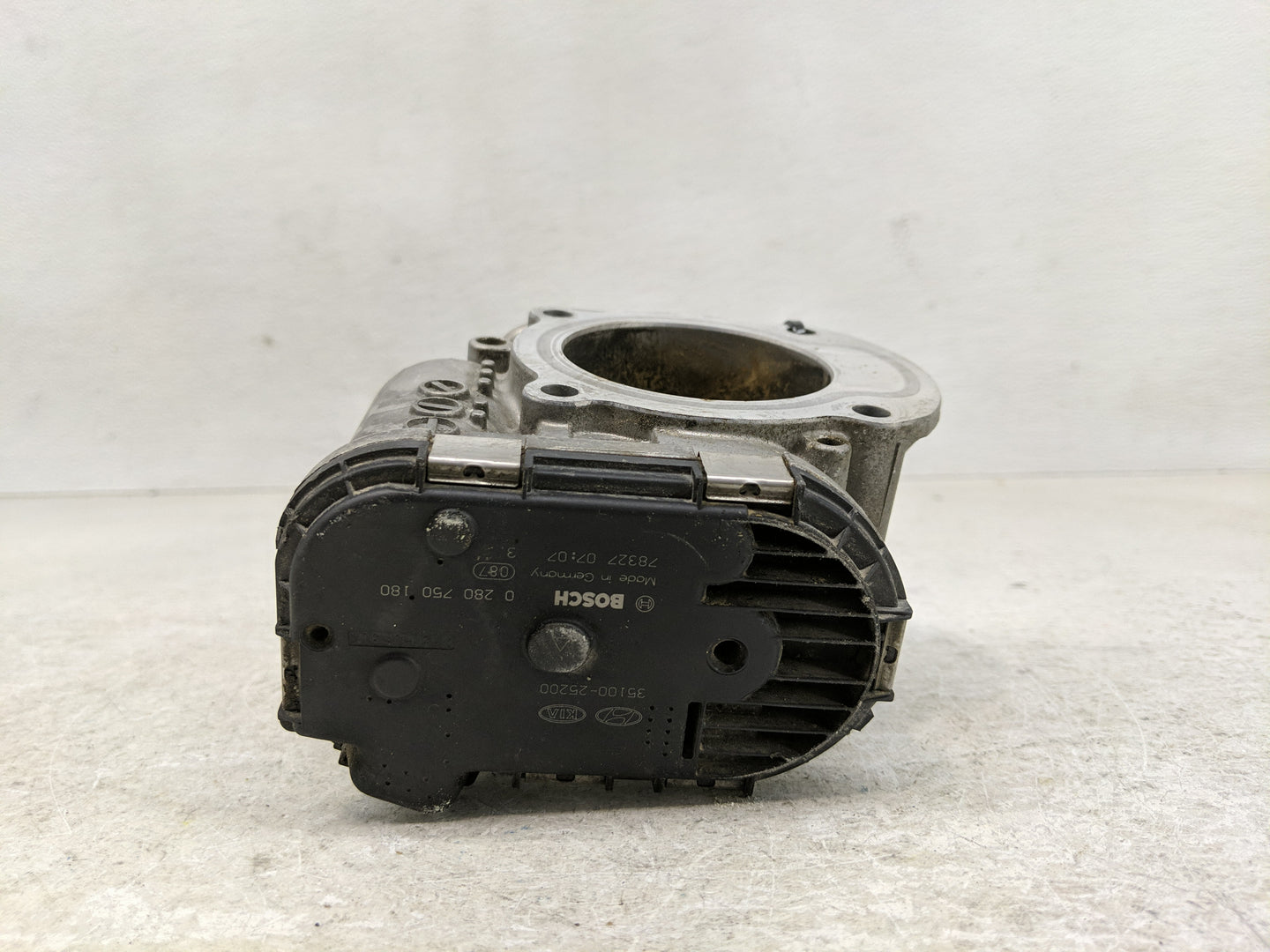 2010-2013 Hyundai Tucson Throttle Body P/N:590 930 001 35100-25400 Fits Fits 2006 2007 2008 2009 2010 2011 2012 2013 OEM Use