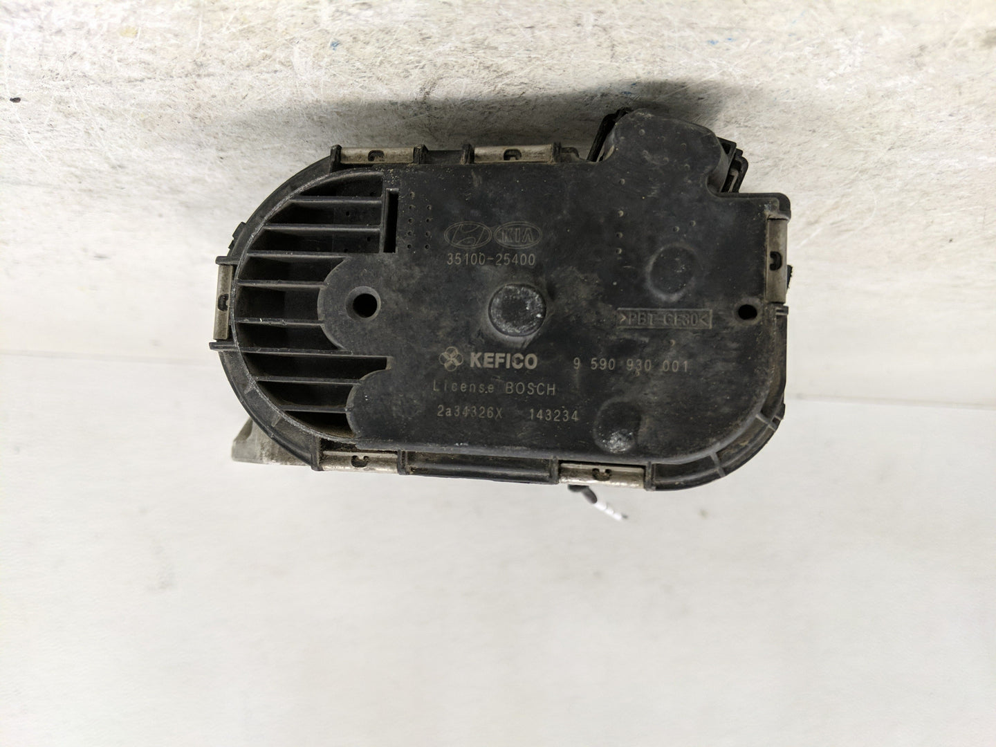 2010-2013 Hyundai Tucson Throttle Body P/N:590 930 001 35100-25400 Fits Fits 2006 2007 2008 2009 2010 2011 2012 2013 OEM Use