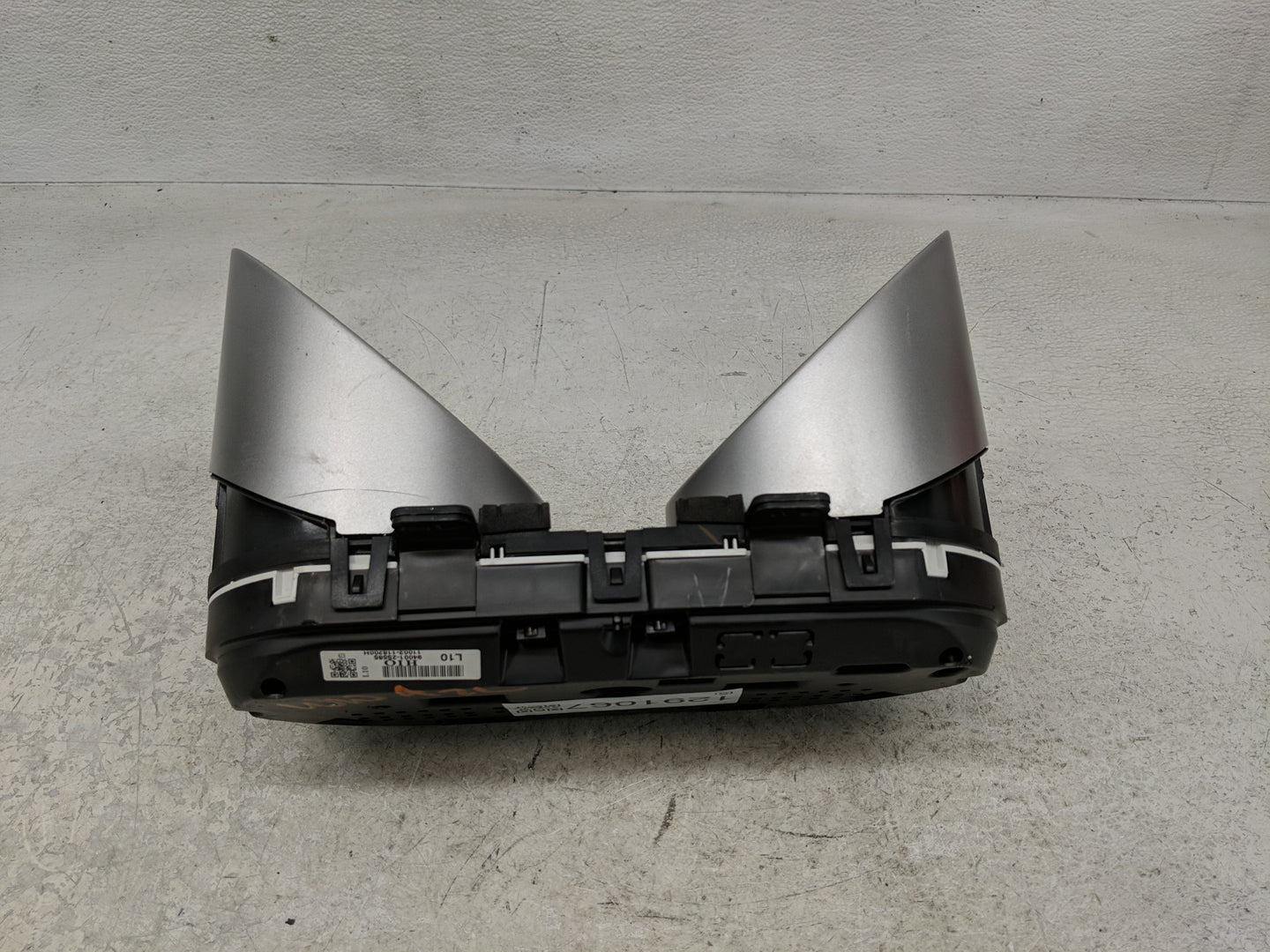 2010-2013 Hyundai Tucson Instrument Cluster Speedometer Gauges P/N:11002-118200H 94001-2S585 Fits Fits 2010 2011 2012 2013 O
