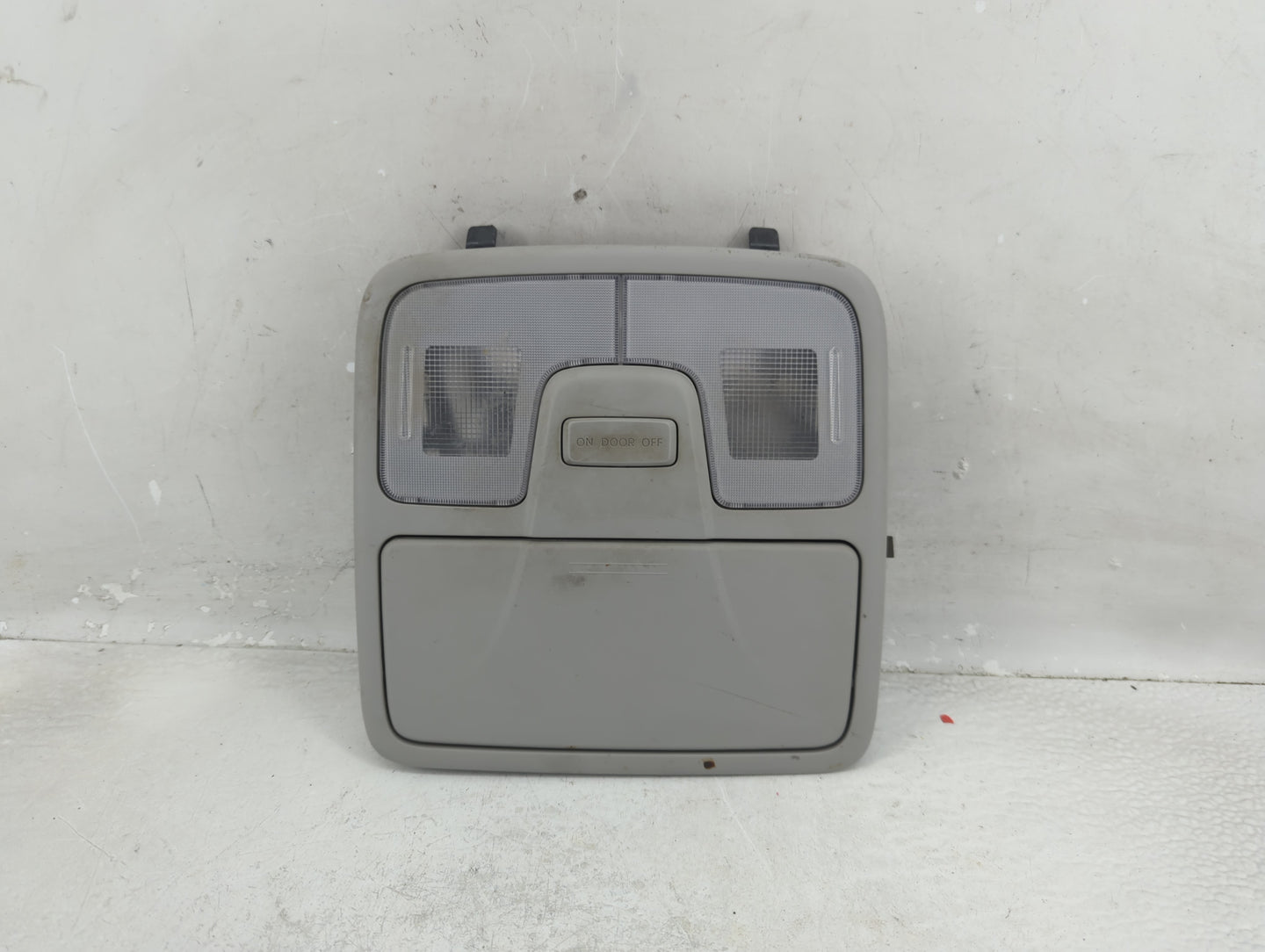 2010-2016 Hyundai Tucson Overhead Roof Console 1321777 - Oemusedautoparts1.com