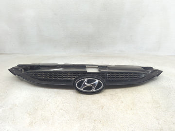 2013 Hyundai Tucson Front Grille Bumper Not Included - Oemusedautoparts1.com