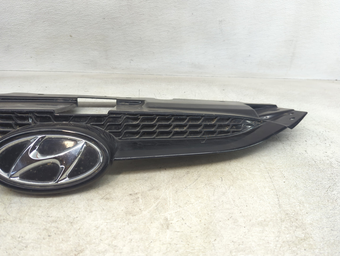 2013 Hyundai Tucson Front Grille Bumper Not Included - Oemusedautoparts1.com